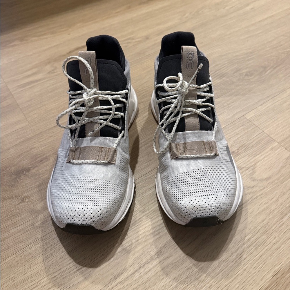 On Running Women’s Cloudnova - LIKE NEW - Picture 2 of 4